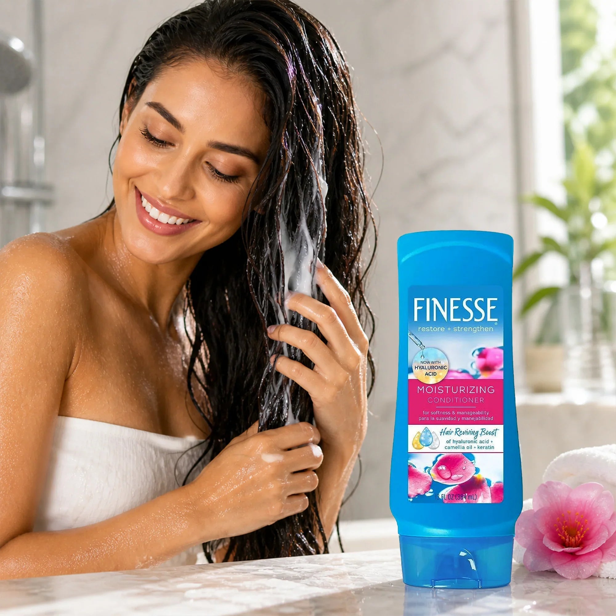 Finesse Moisturizing Conditioner for soft, manageable hair with hyaluronic acid and camellia oil